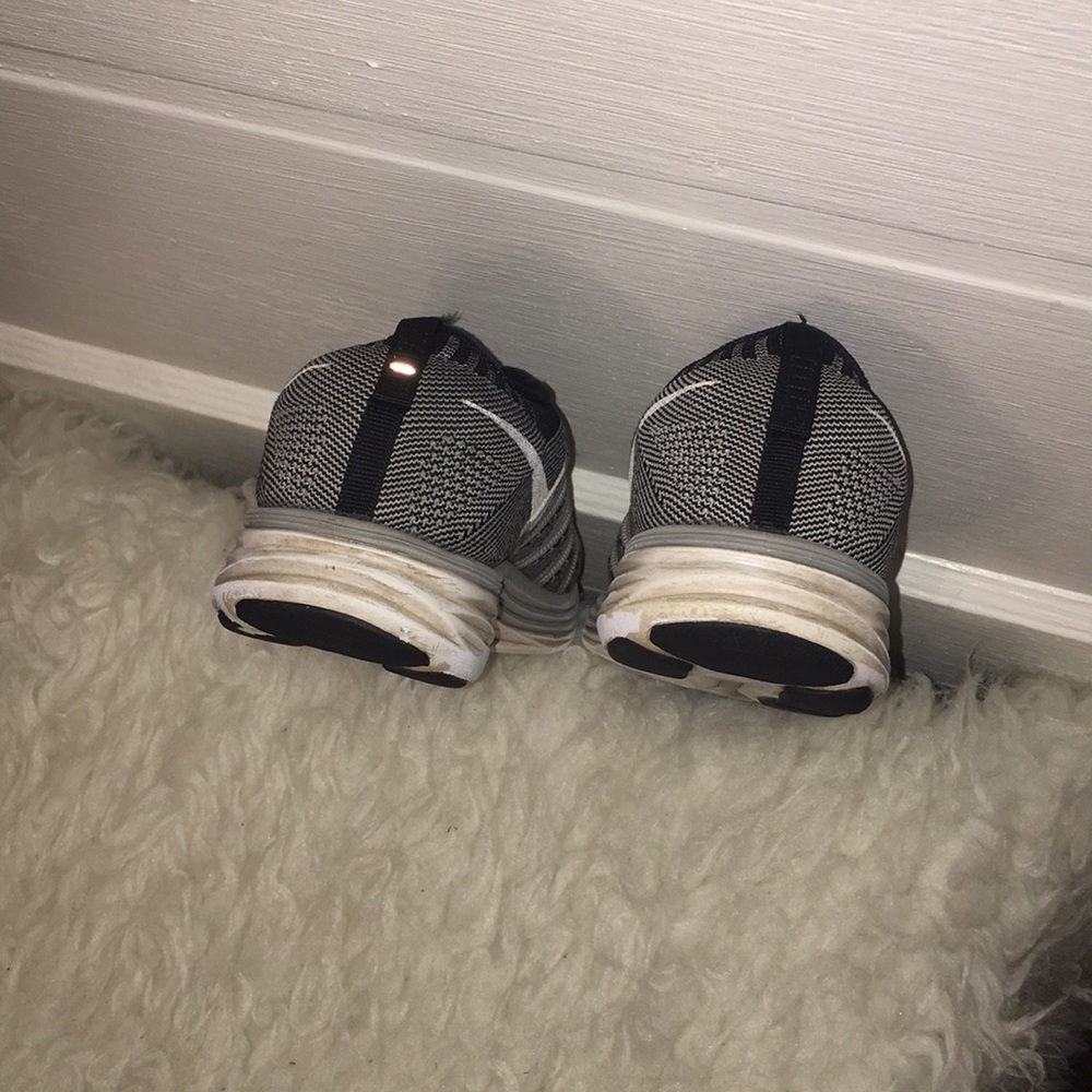 Women’s Nike sneakers grey 🔴 - Picture 4 of 5